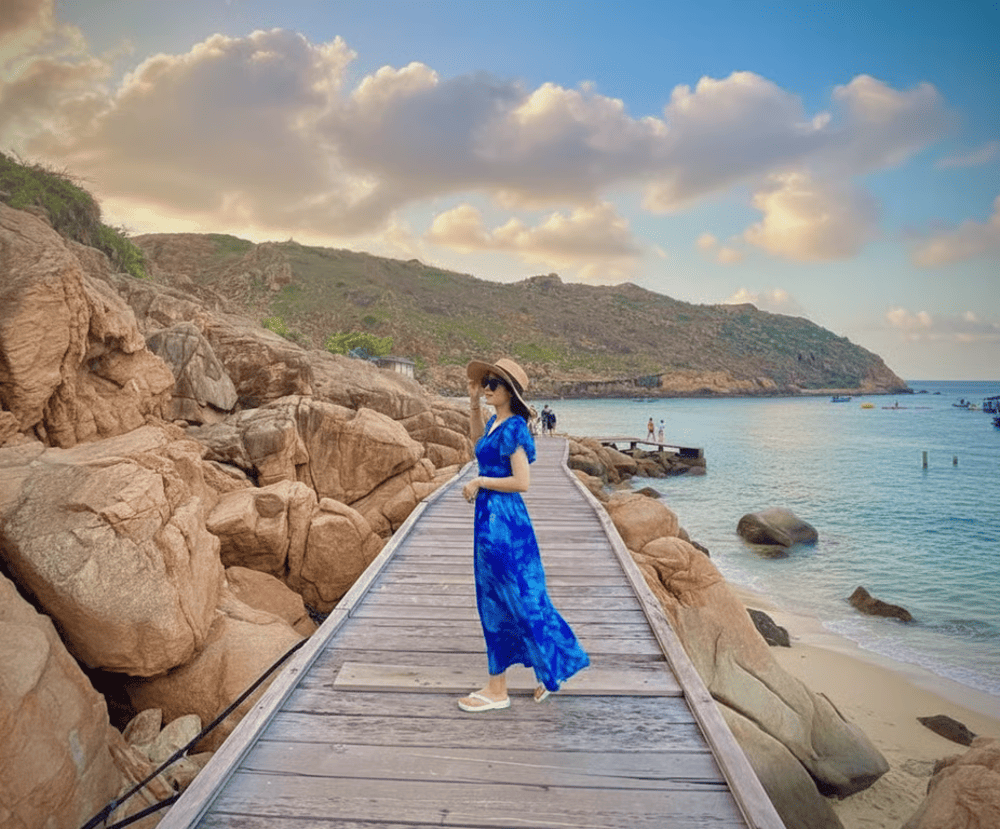 The unique wooden bridge of Hon Kho adds charm and character to the island’s landscape